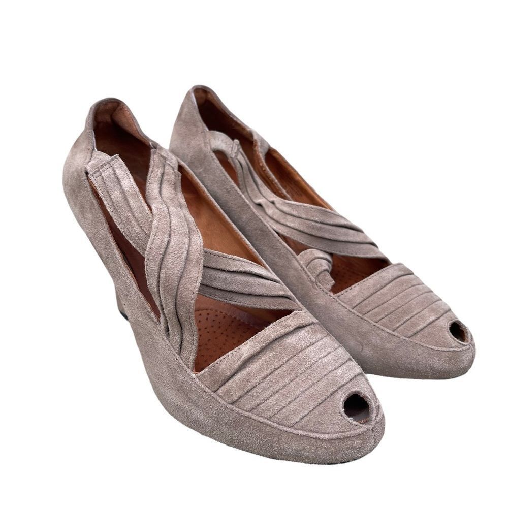 Gentle Souls Remody Tan Suede Peep Toe Criss Cross Strap Heels Size 8